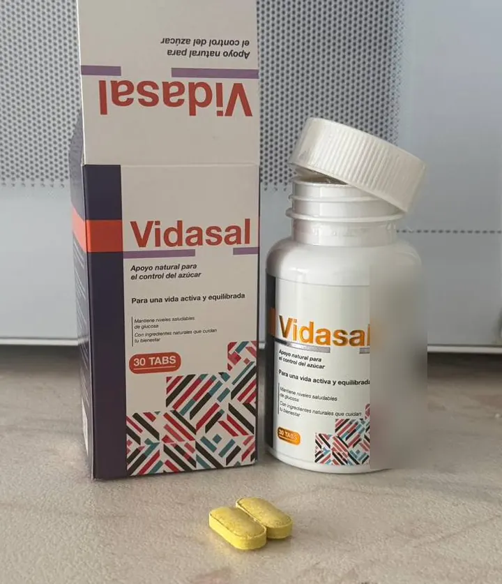 Caja abierta y frasco de Vidasal con dos tabletas amarillas