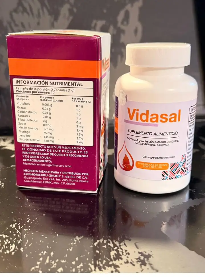 Costado de la caja de Vidasal con la tabla de información nutrimental